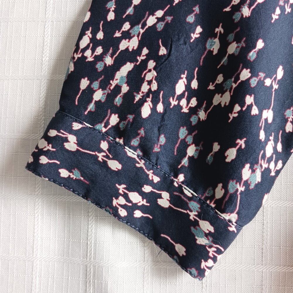 Vintage Garnet Hill 100% Silk Popover Blouse in Navy with Mini Floral Size 8 - Picture 4 of 9